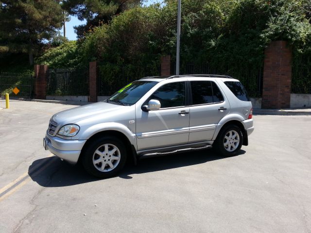 2001 Mercedes-Benz M-Class 3500 SLT Dually