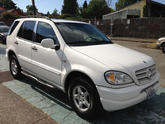 2001 Mercedes-Benz M-Class AWD Wagon Automatic VERY NICE