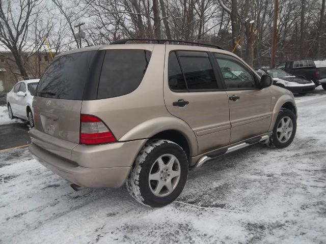 2001 Mercedes-Benz M-Class AWD Wagon Automatic VERY NICE