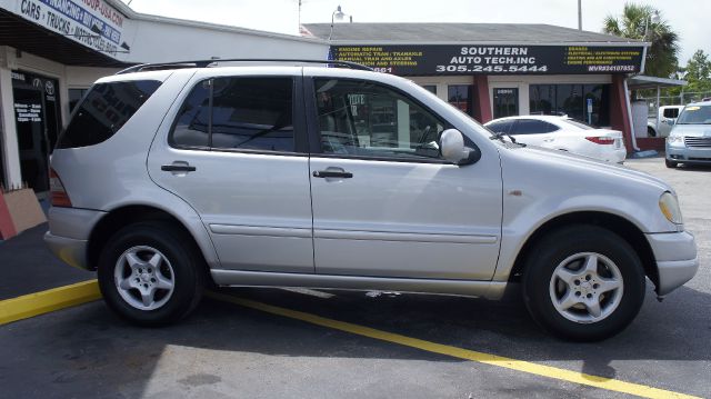 2001 Mercedes-Benz M-Class AWD Wagon Automatic VERY NICE