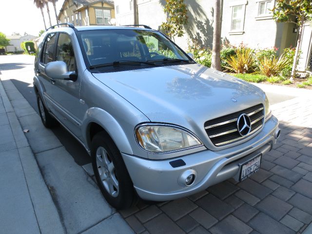 2001 Mercedes-Benz M-Class 3500 SLT Dually