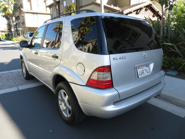 2001 Mercedes-Benz M-Class 3500 SLT Dually