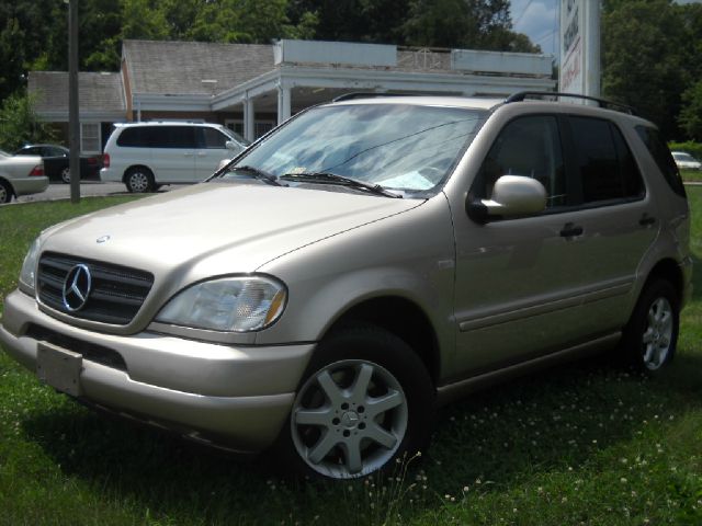 2001 Mercedes-Benz M-Class 3500 SLT Dually