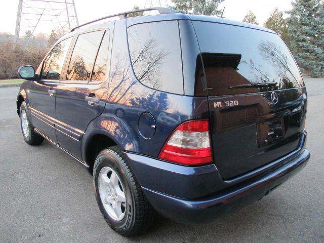 2001 Mercedes-Benz M-Class AWD Wagon Automatic VERY NICE