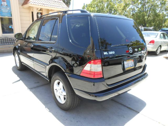 2001 Mercedes-Benz M-Class AWD Wagon Automatic VERY NICE