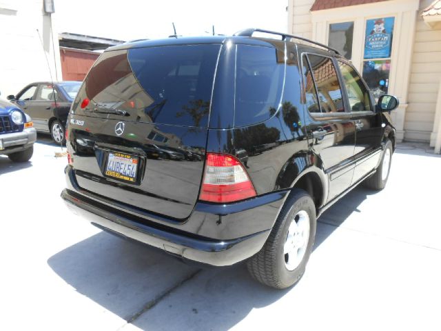 2001 Mercedes-Benz M-Class AWD Wagon Automatic VERY NICE