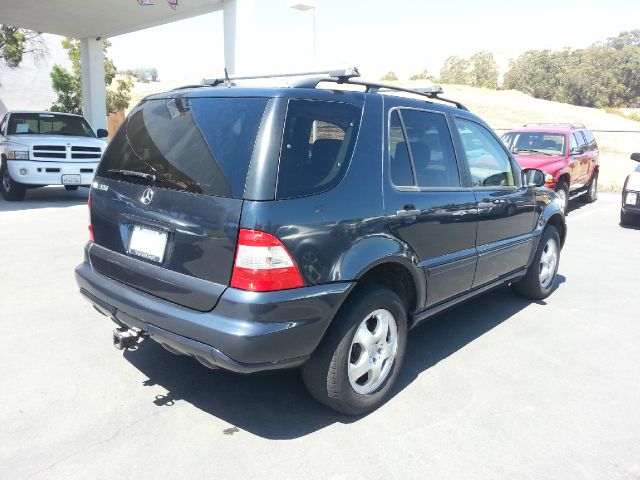 2002 Mercedes-Benz M-Class AWD Wagon Automatic VERY NICE