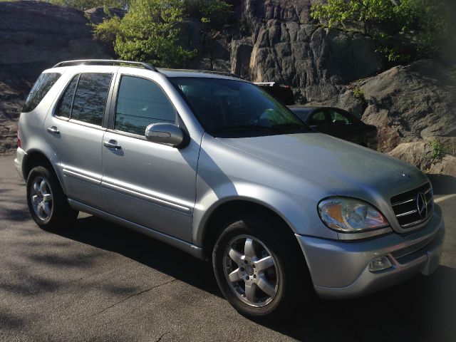 2002 Mercedes-Benz M-Class T6 AWD Leather Moonroof Navigation