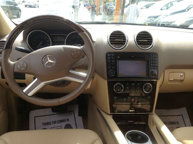 2010 Mercedes-Benz M-Class 4d,ac,pw,sunroof,leather