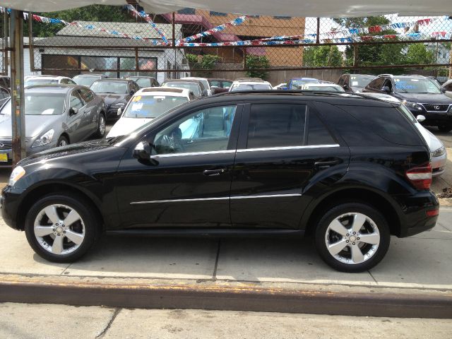 2010 Mercedes-Benz M-Class 4d,ac,pw,sunroof,leather