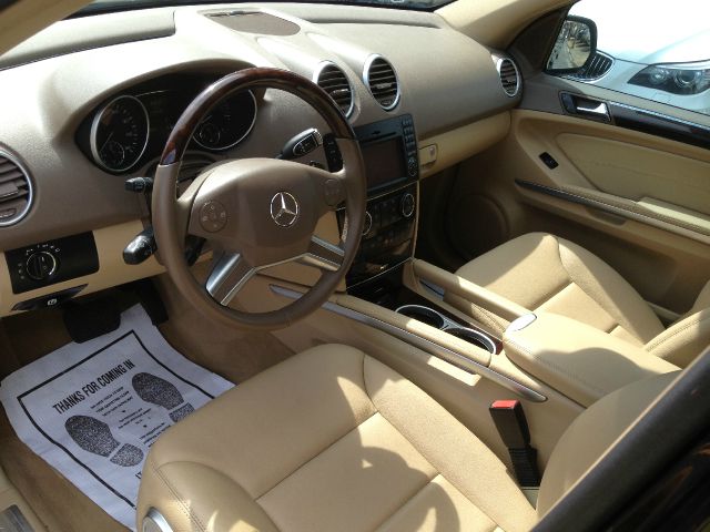 2010 Mercedes-Benz M-Class 4d,ac,pw,sunroof,leather