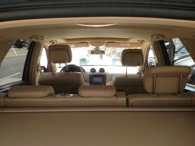 2010 Mercedes-Benz M-Class 4d,ac,pw,sunroof,leather