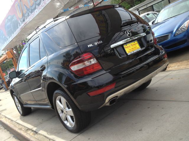 2010 Mercedes-Benz M-Class 4d,ac,pw,sunroof,leather