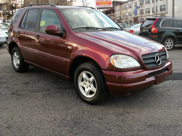 2001 Mercedes-Benz M Class AWD Wagon Automatic VERY NICE