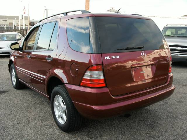 2001 Mercedes-Benz M Class AWD Wagon Automatic VERY NICE