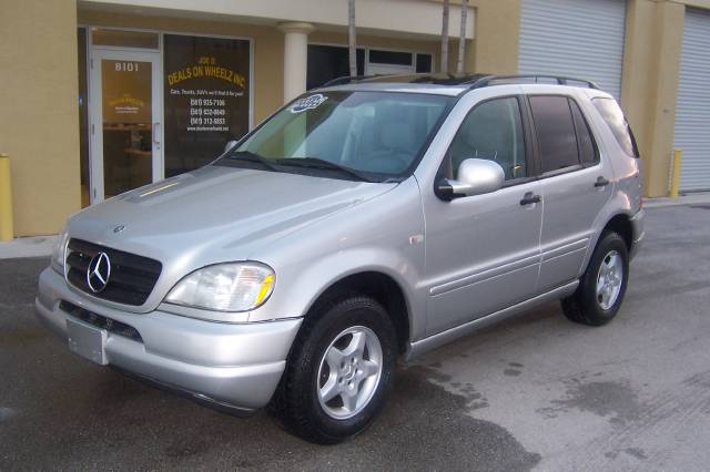 2001 Mercedes-Benz M Class AWD Wagon Automatic VERY NICE