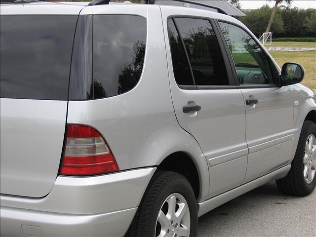 2001 Mercedes-Benz M Class 3500 SLT Dually