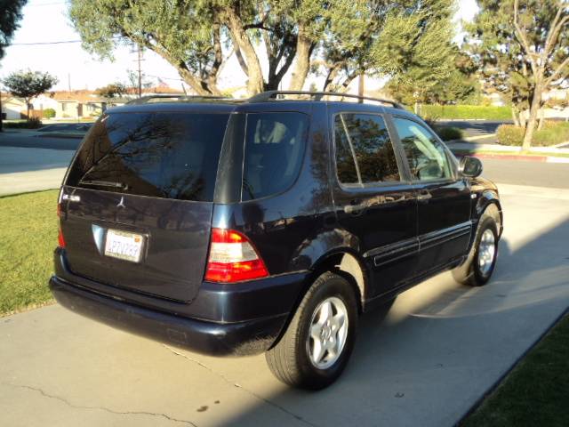 2001 Mercedes-Benz M Class AWD Wagon Automatic VERY NICE