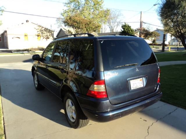 2001 Mercedes-Benz M Class AWD Wagon Automatic VERY NICE