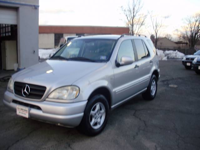 2001 Mercedes-Benz M Class AWD Wagon Automatic VERY NICE