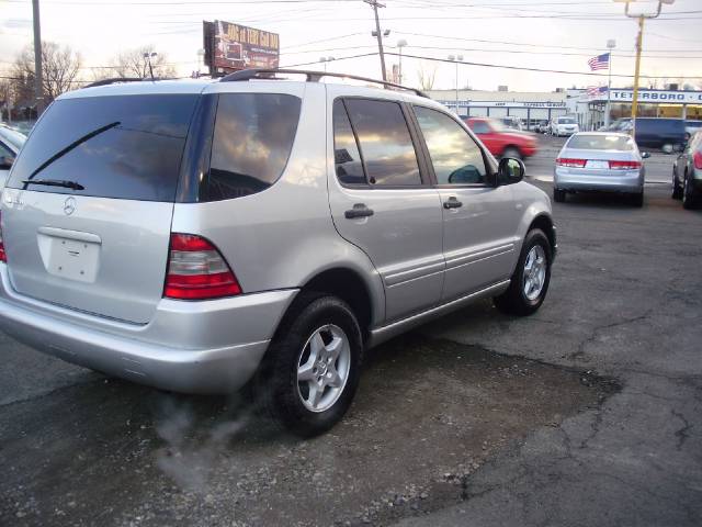 2001 Mercedes-Benz M Class AWD Wagon Automatic VERY NICE