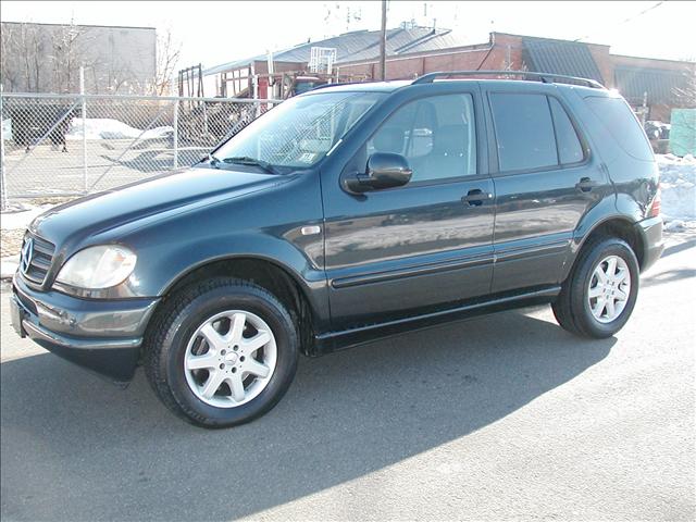 2001 Mercedes-Benz M Class 3500 SLT Dually