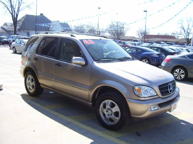 2003 Mercedes-Benz M Class AWD Wagon Automatic VERY NICE