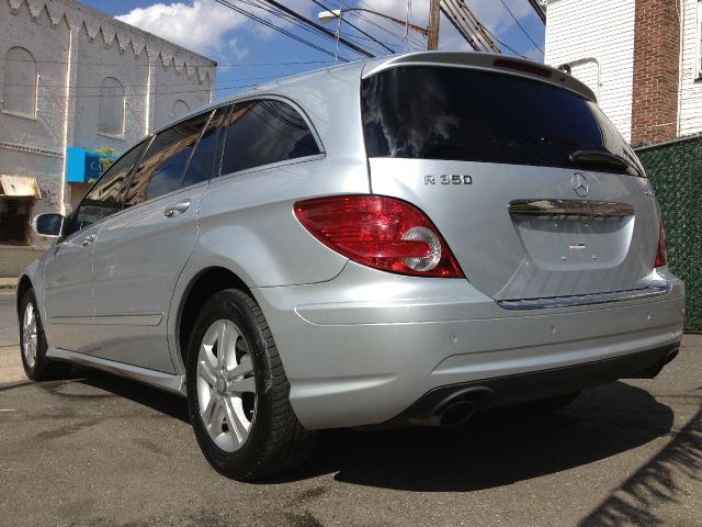 2008 Mercedes-Benz R-Class Ram 1500 2-WD