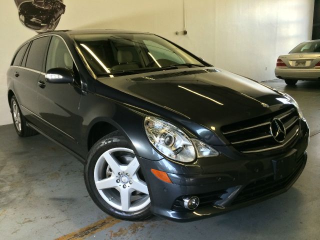 2010 Mercedes-Benz R-Class 740il 4dr Sdn Sedan