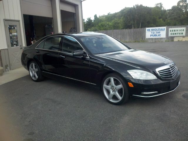 2010 Mercedes-Benz S-Class 2010 Nissan 2.0S