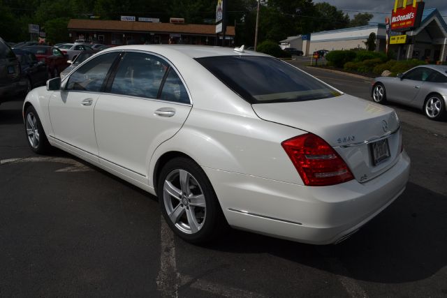 2010 Mercedes-Benz S-Class 2010 Nissan 2.0S