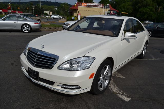 2010 Mercedes-Benz S-Class 2010 Nissan 2.0S