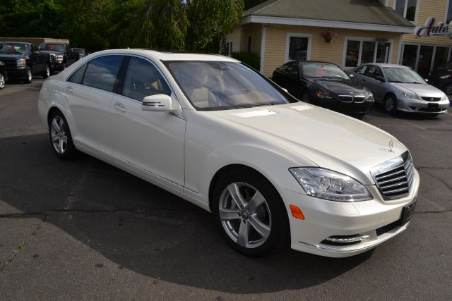 2010 Mercedes-Benz S-Class 2010 Nissan 2.0S