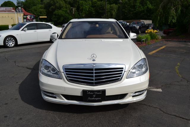 2010 Mercedes-Benz S-Class 2010 Nissan 2.0S