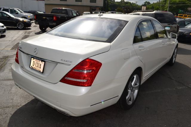 2010 Mercedes-Benz S-Class 2010 Nissan 2.0S