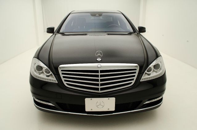 2010 Mercedes-Benz S-Class 2010 Nissan 2.0S