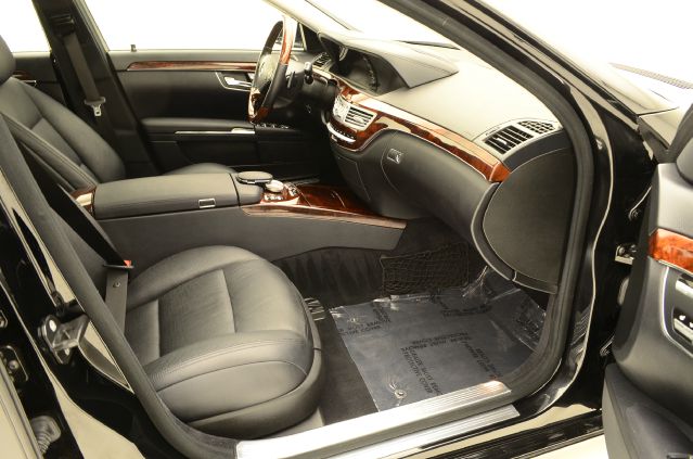 2010 Mercedes-Benz S-Class 2010 Nissan 2.0S