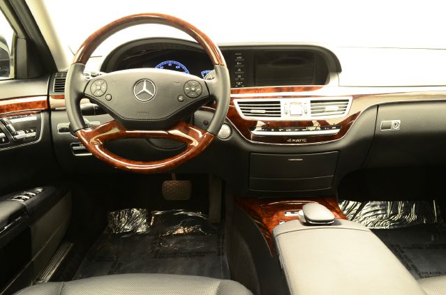 2010 Mercedes-Benz S-Class 2010 Nissan 2.0S