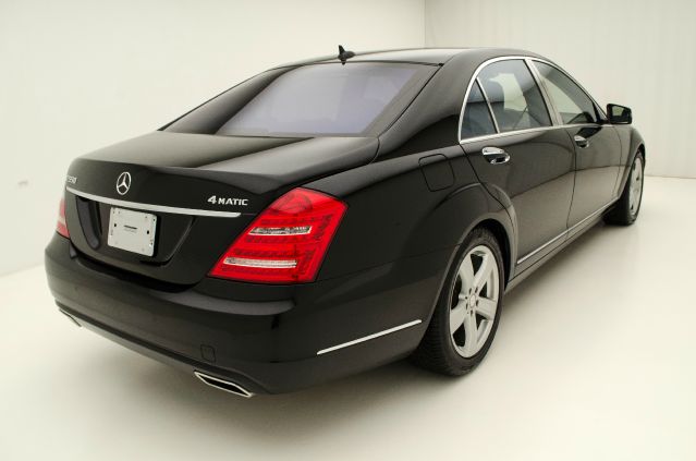 2010 Mercedes-Benz S-Class 2010 Nissan 2.0S