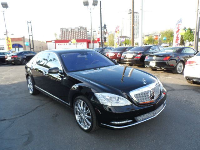 2010 Mercedes-Benz S-Class 2010 Nissan 2.0S