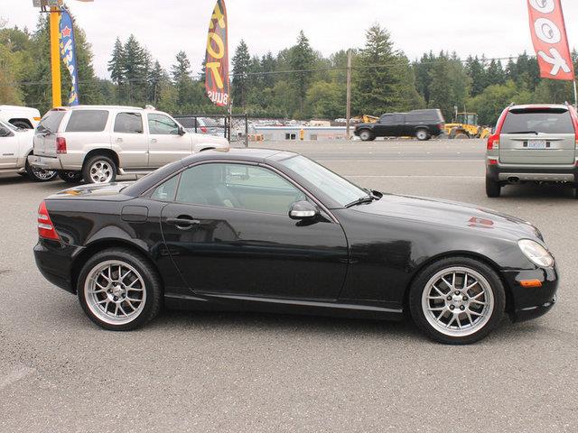 2001 Mercedes-Benz SLK-Class Navigation Package Sedan