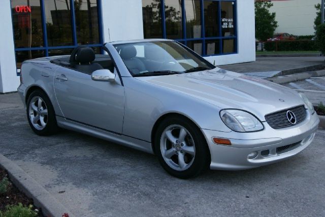 2001 Mercedes-Benz SLK-Class Navigation Package Sedan