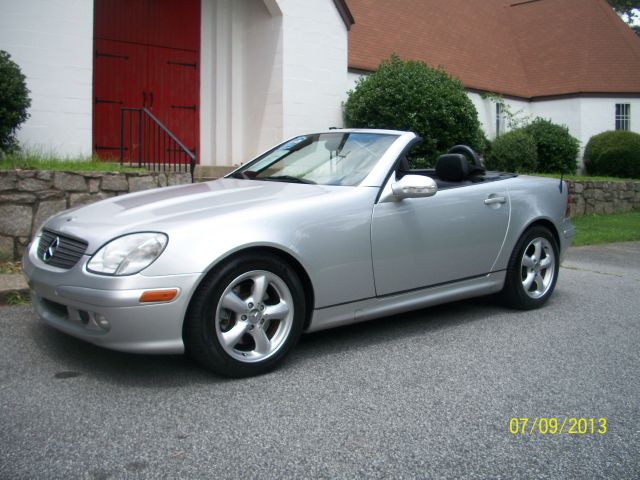 2002 Mercedes-Benz SLK-Class Navigation Package Sedan