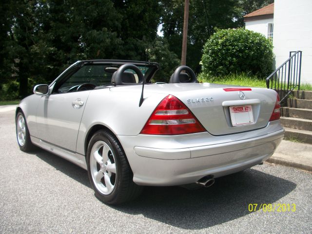 2002 Mercedes-Benz SLK-Class Navigation Package Sedan