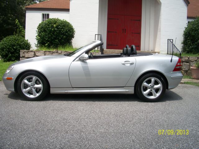 2002 Mercedes-Benz SLK-Class Navigation Package Sedan