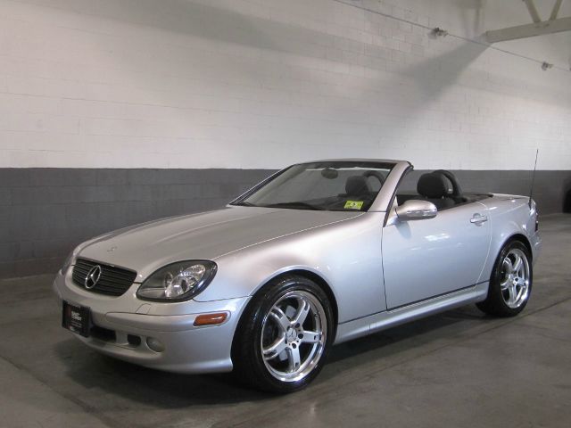 2003 Mercedes-Benz SLK-Class Navigation Package Sedan