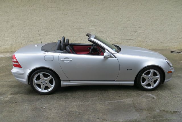 2004 Mercedes-Benz SLK-Class Navigation Package Sedan