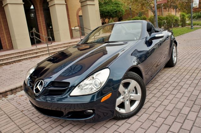 2006 Mercedes-Benz SLK-Class XL Ext-cab 4 Dr 4x4