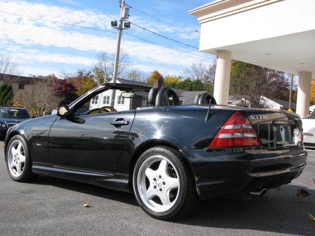 2001 Mercedes-Benz SLK Class 2dr HB DSG Hatchback