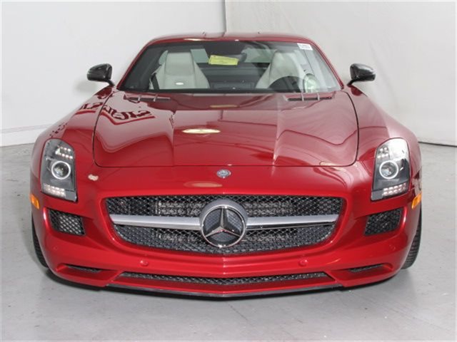 2011 Mercedes-Benz SLS-Class SEL DVD Entertainment